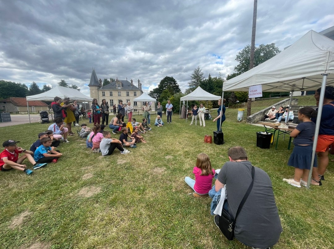 Vue d'ensemble des stands