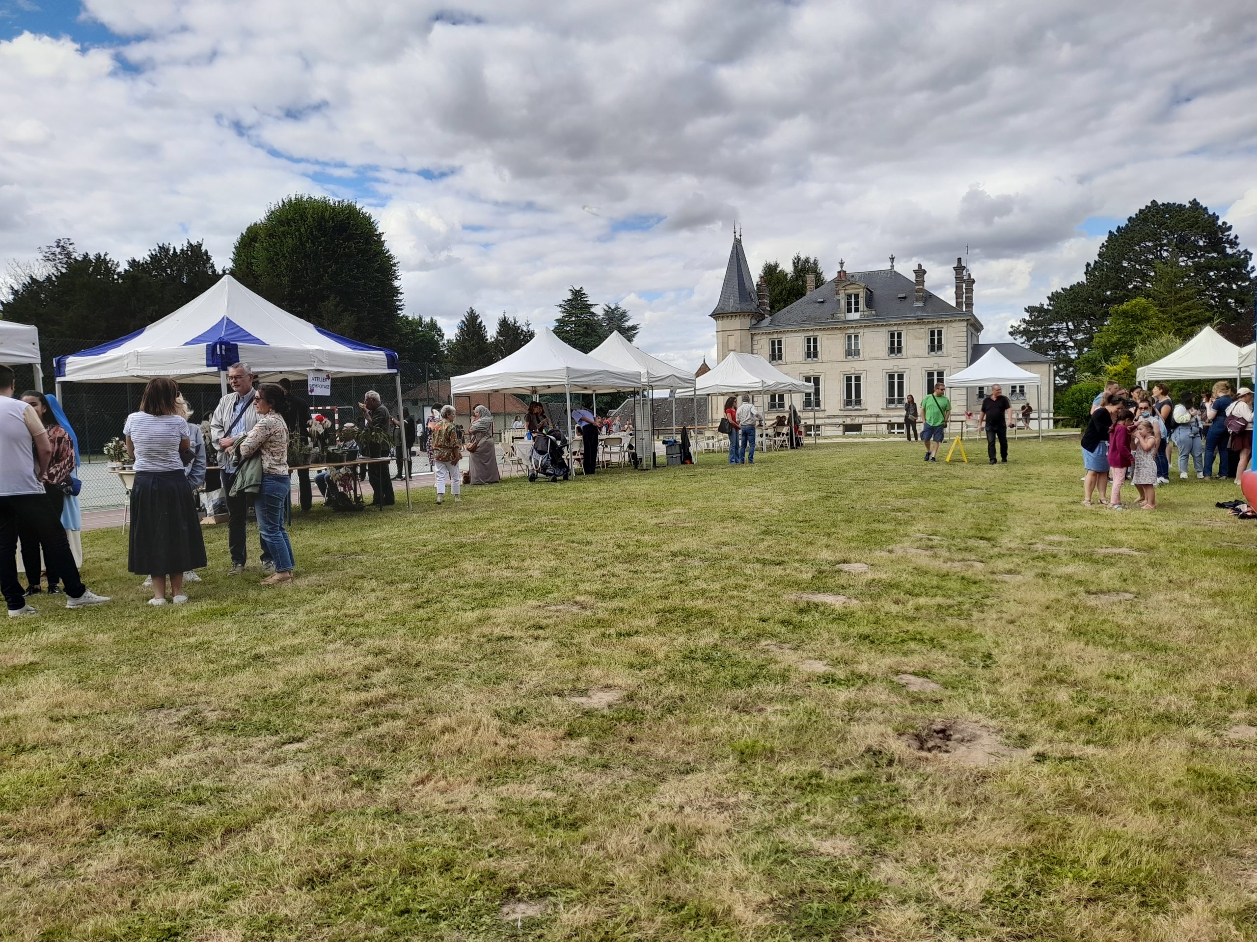 Vue d'ensemble des stands