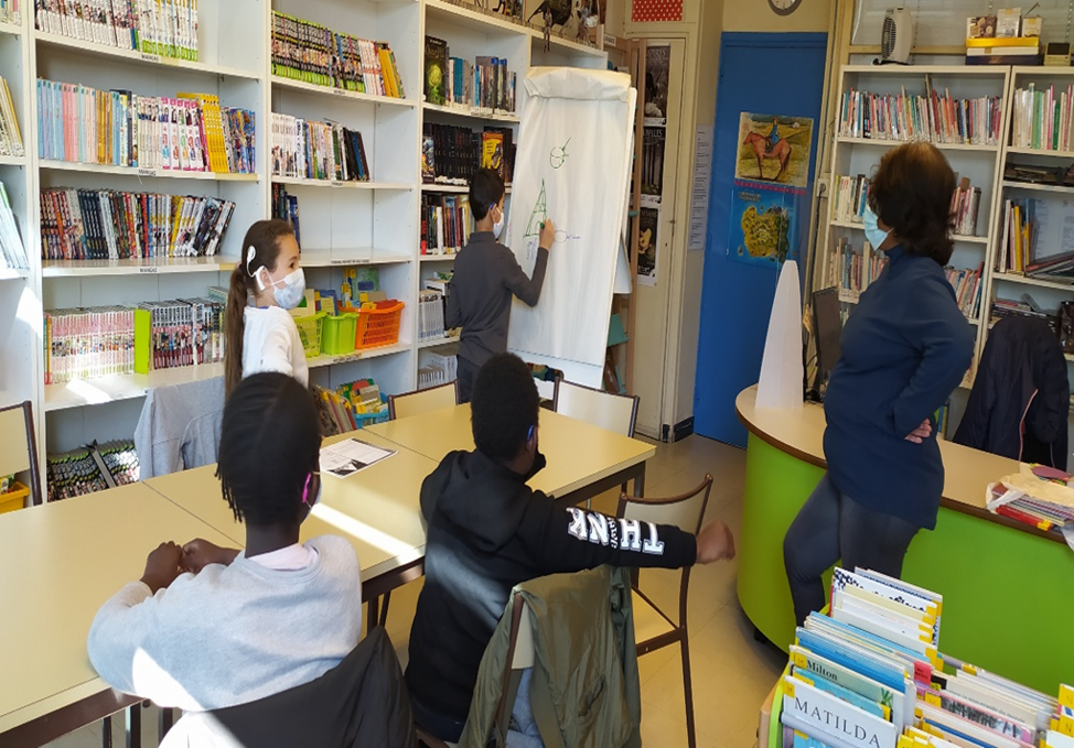 Photo de groupe à la bibliothéque de lIDA 2