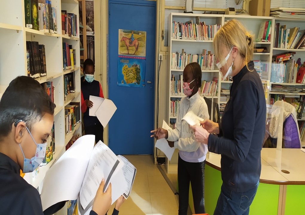 Photo de groupe à la bibliothéque de lIDA 3