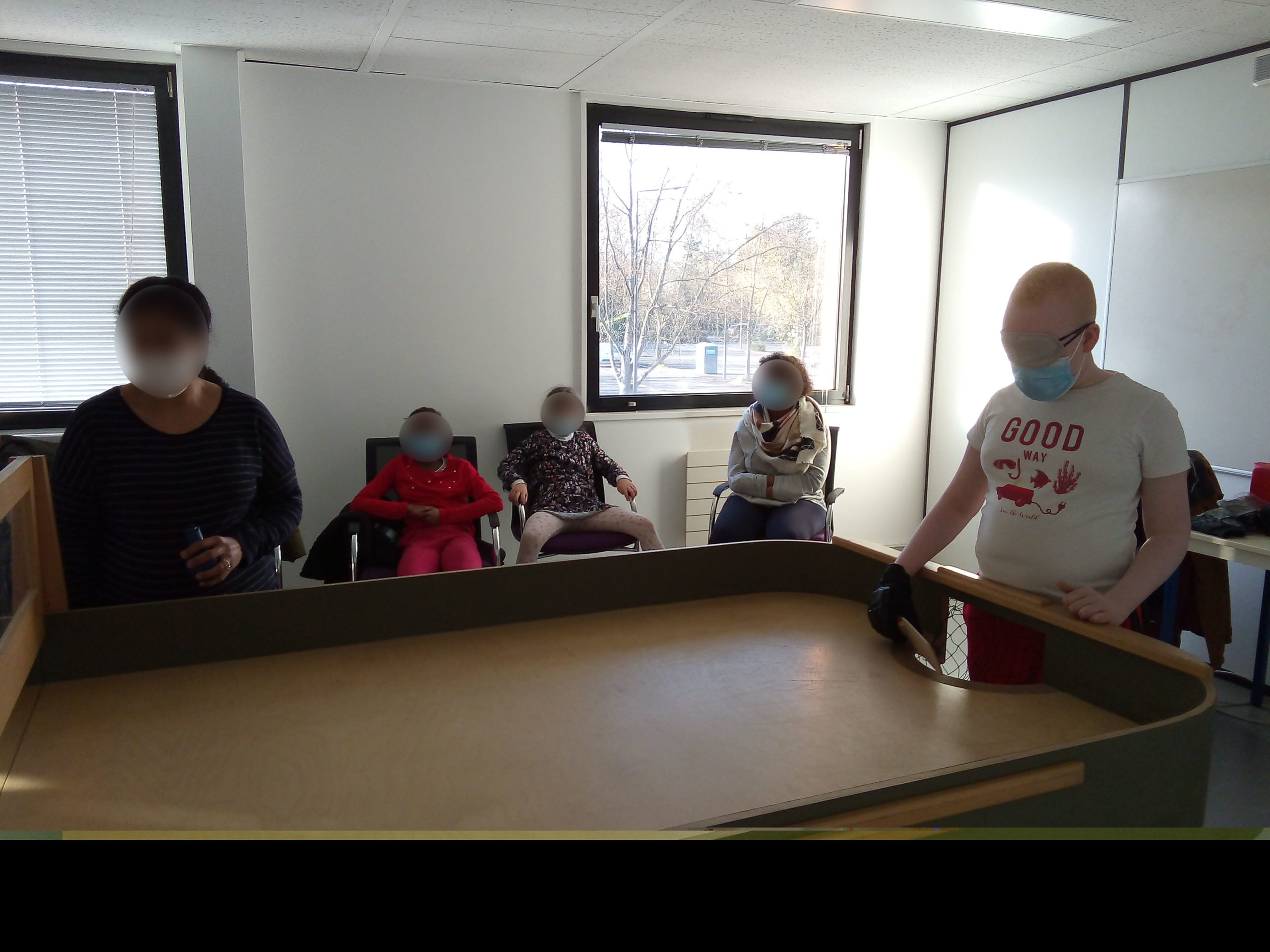 Des jeunes jouent au showodnw