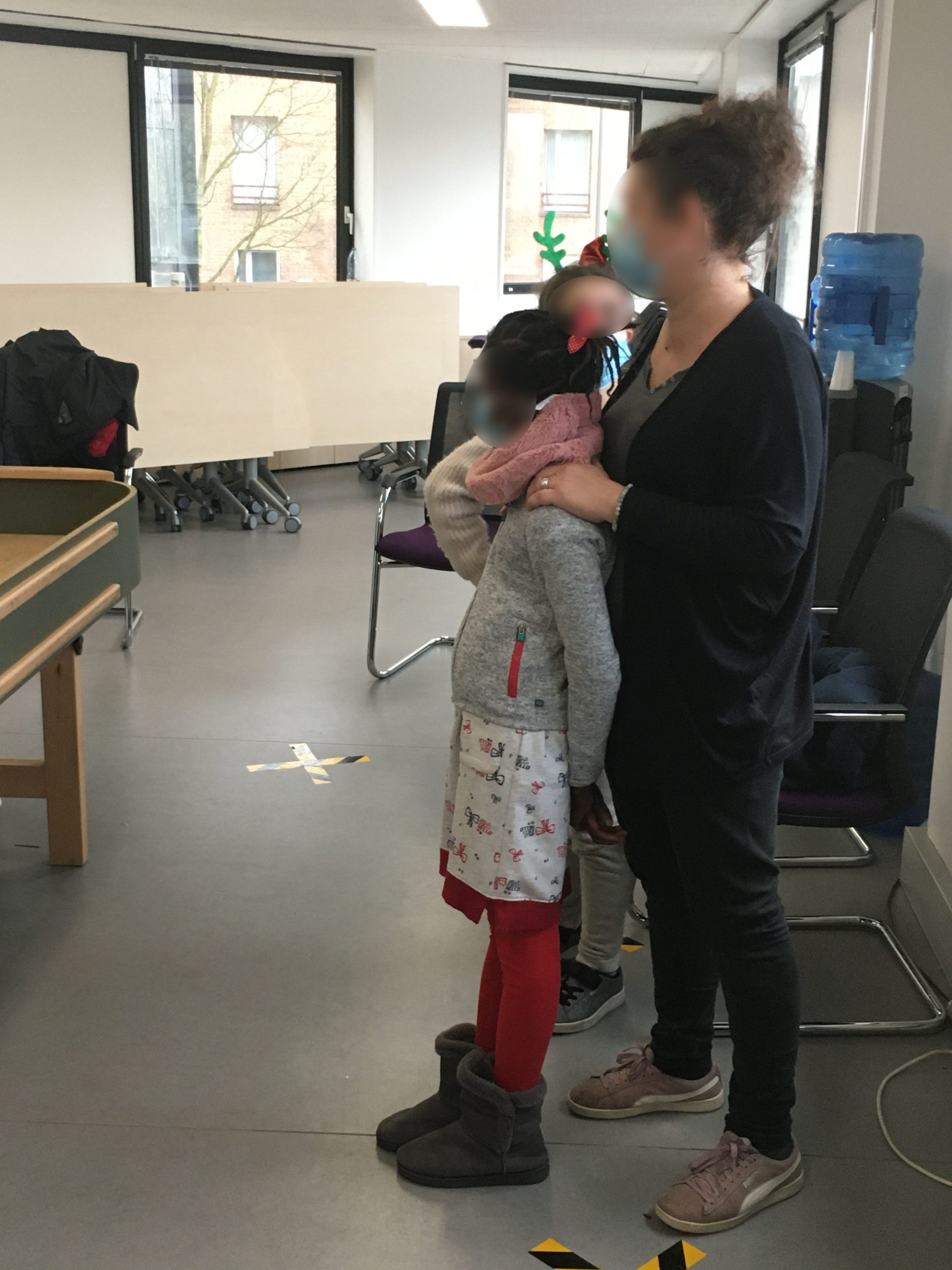 Des jeunes jouent au showodnw